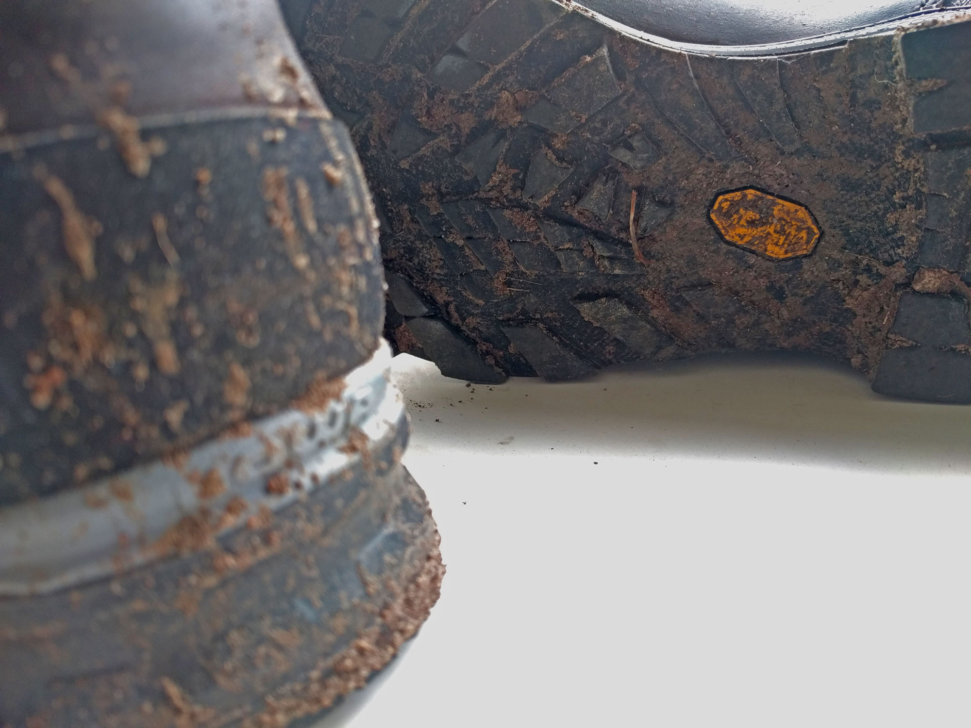 Wanderschuhe müssen einiges aushalten. Eine gute Pflege ist also wichtig.