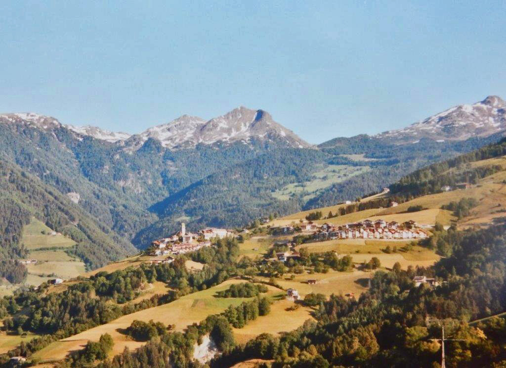Blick von Verdings  auf Latzfons und die Sarntaler Alpen © Dr. Konrad Lechner