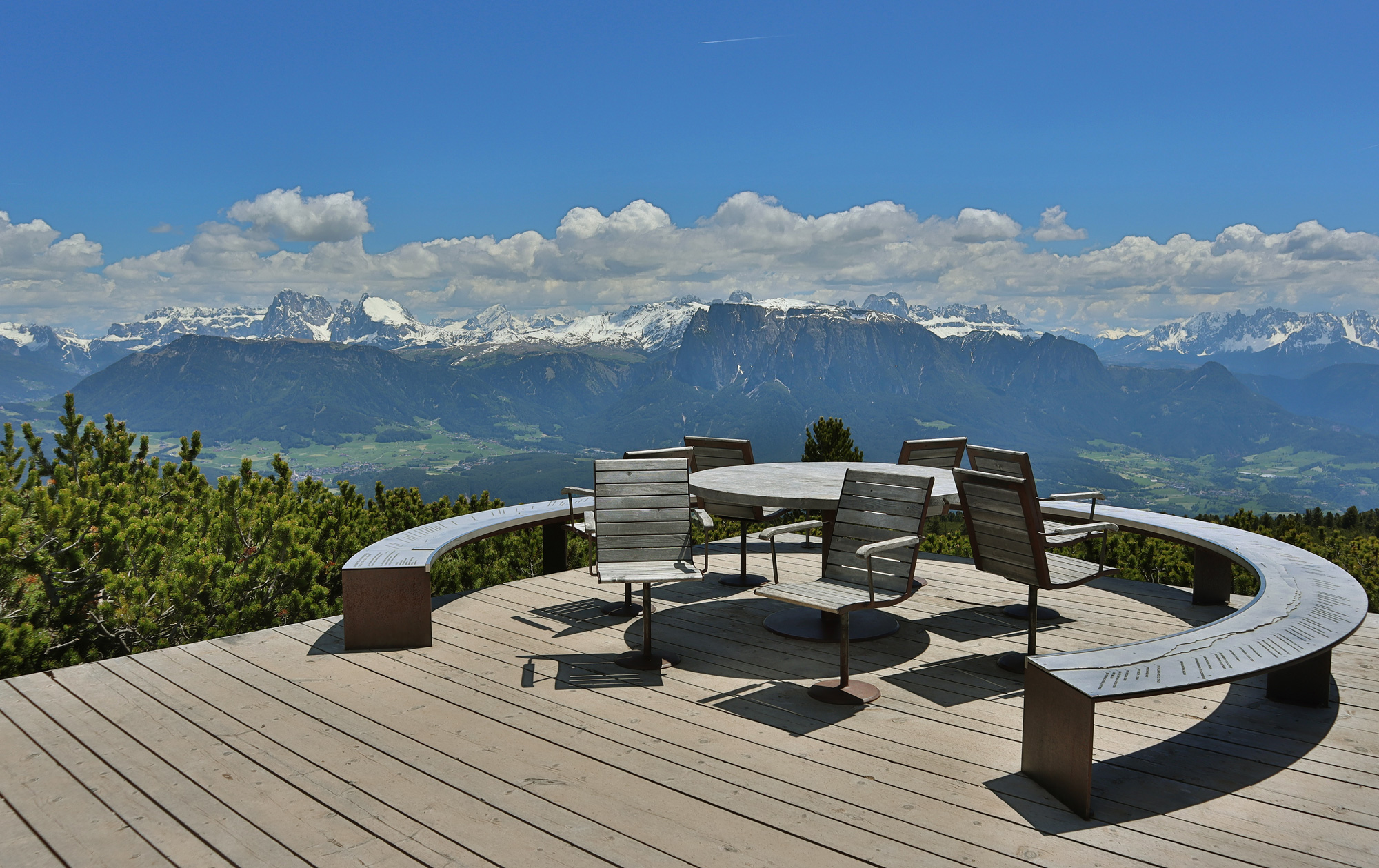 Aussichtsplatform auf der Schwarzseespitze am Rittner Horn © AdobeStock
