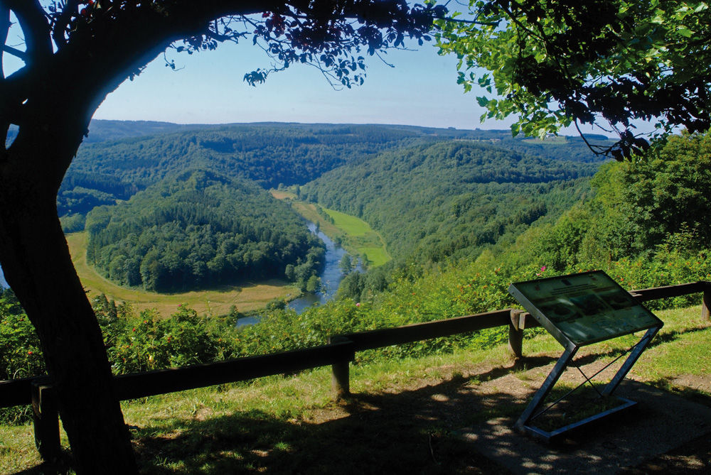 Aussichtspunkt in Botassart auf das Grab des Riesen © WBT, SPRL Cernix-Pierre Pauquay