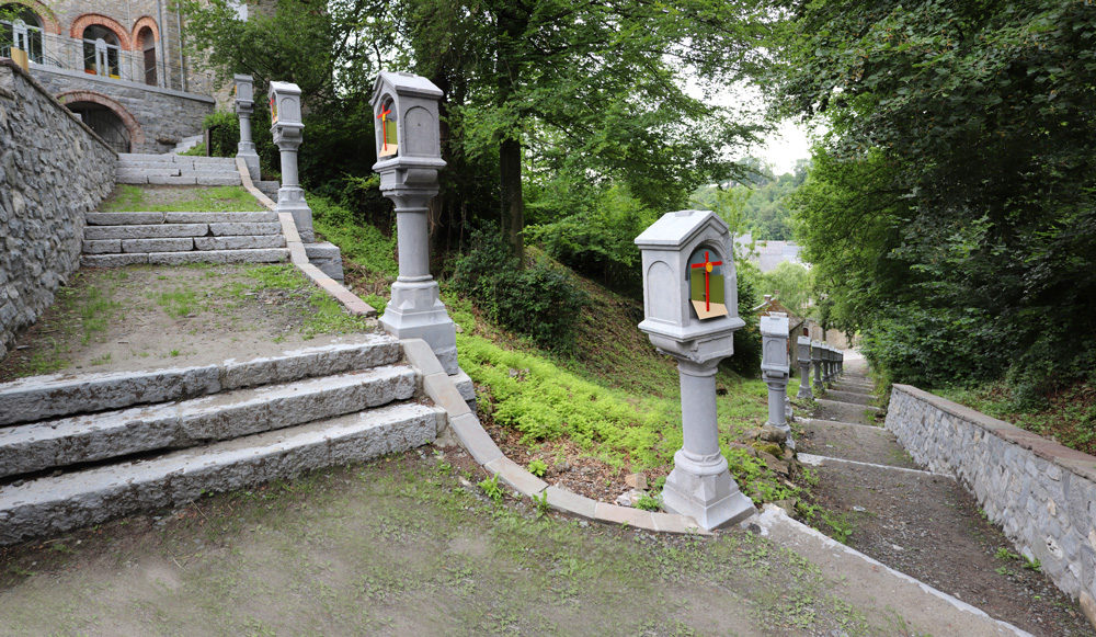 Der Kreuzweg hinauf zur Einsiedelei und dem Aussichtspunkt © Marc Rossignol