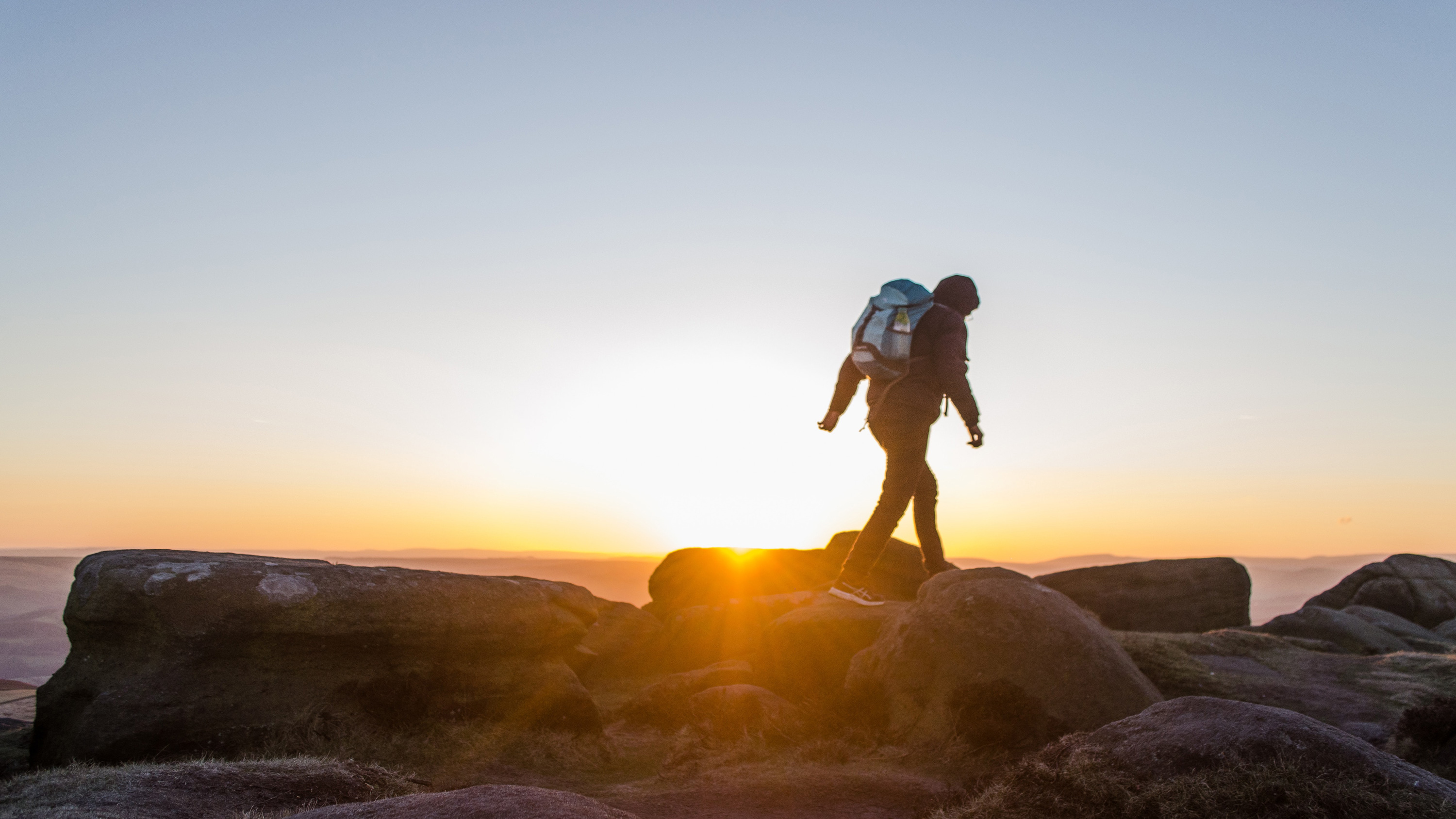 Eine Weitwanderung will gut vorbereitet sein. © unsplash.com, Usman Omar