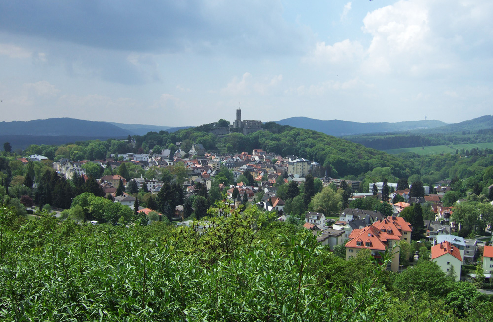 Blick auf Königstein mit Burgruine Alle Fotos © Dr. Konrad Lechner