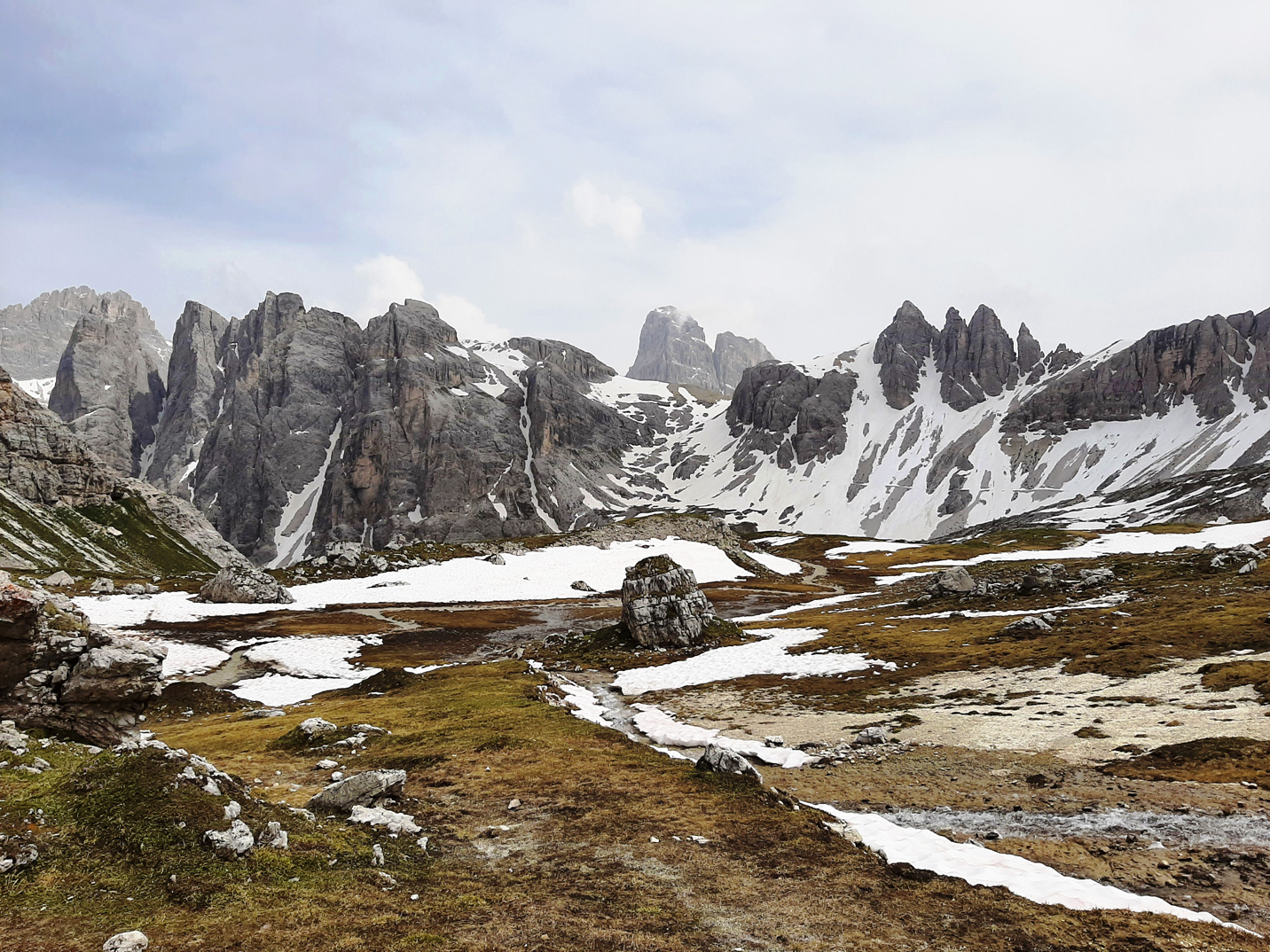 Bergpanorama auf dem Weg zur Dreizinnenhütte Alle Fotos © Petra Doehl