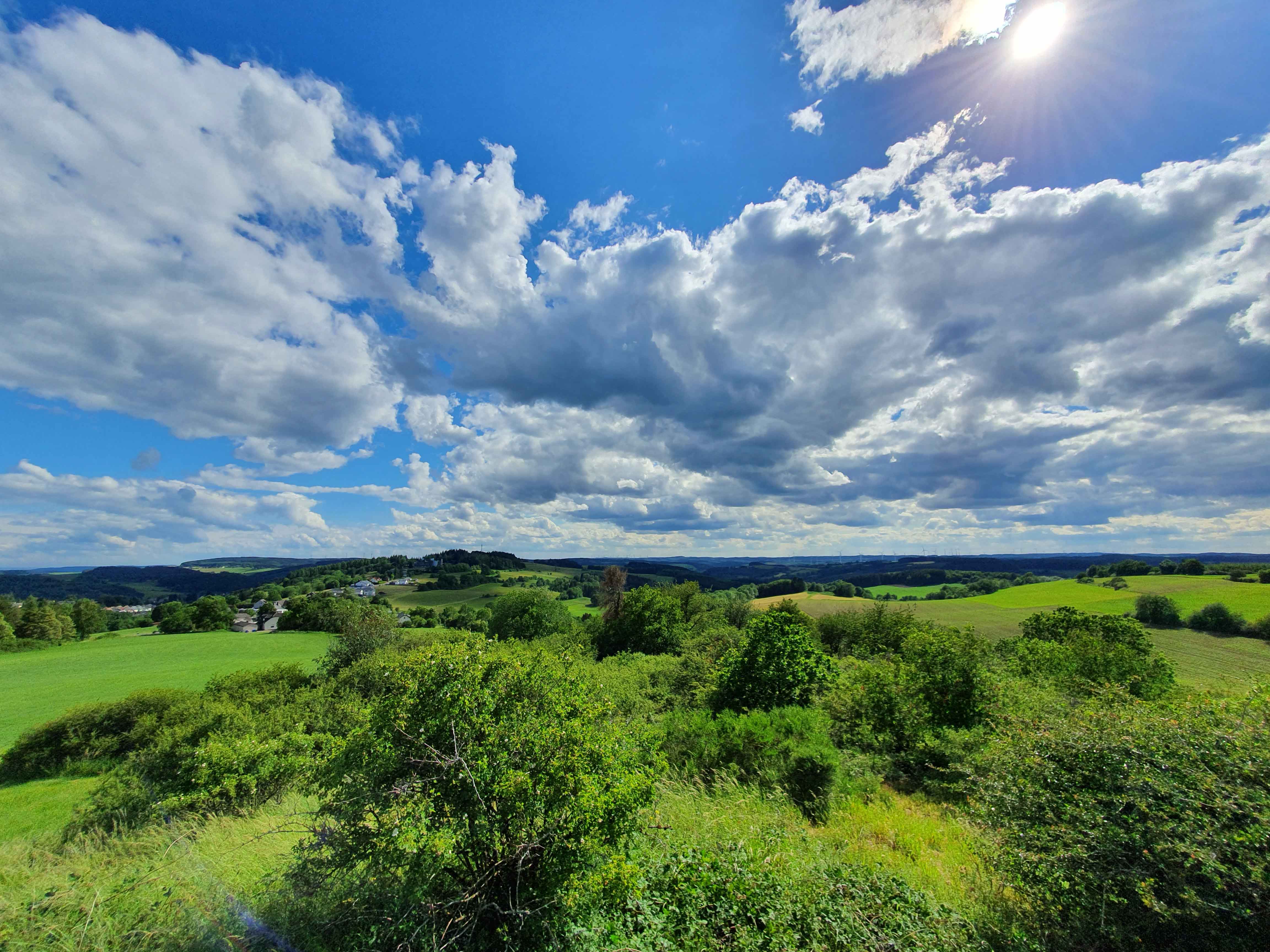Aussicht vom Eifelblick Katzenkopf bei Gondenbrett im Prümer Land © Sebastian Wiesen