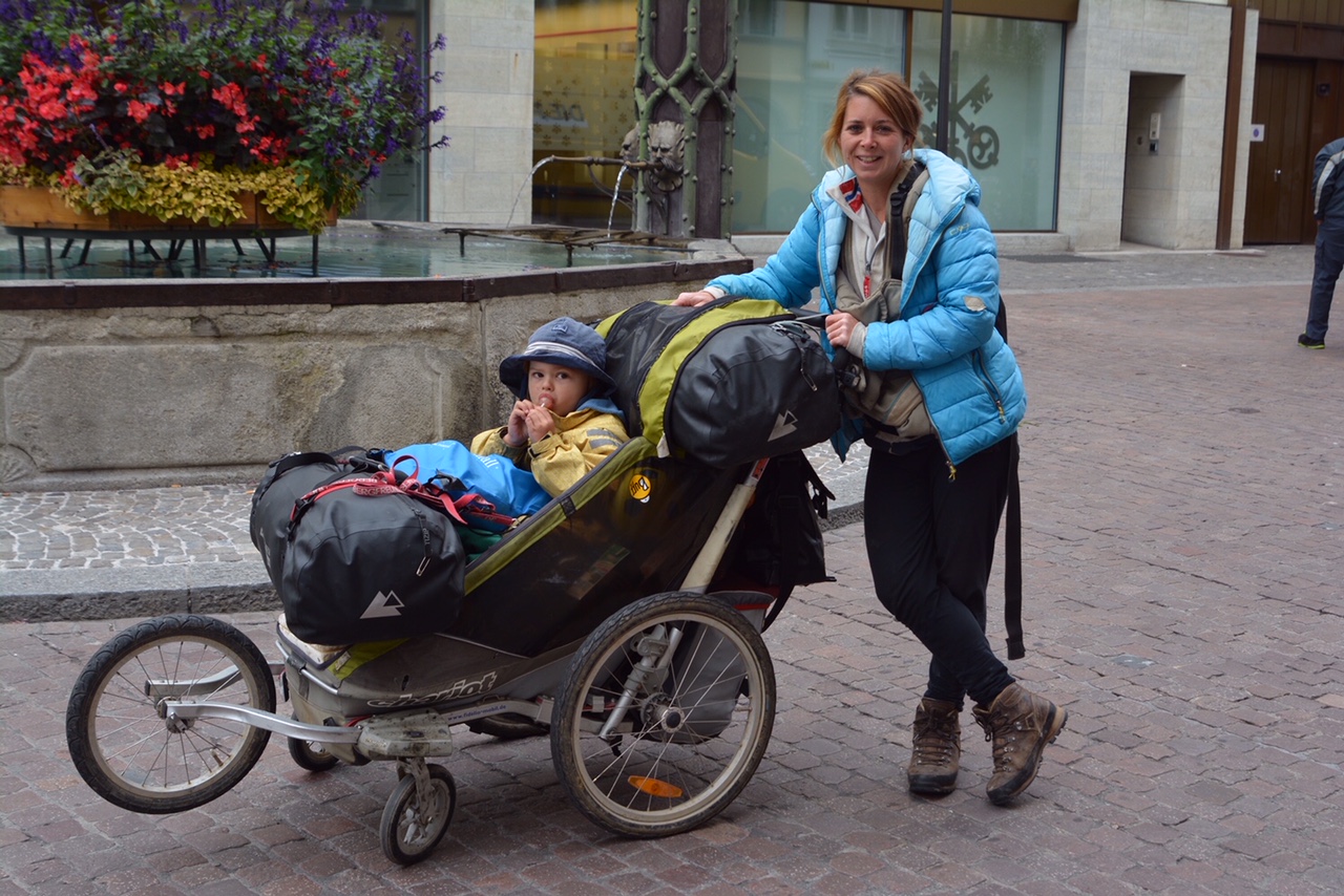 Als Jakob noch leichter war, hat er oft vorne im Handwagen gesessen. © Daniela Krüger