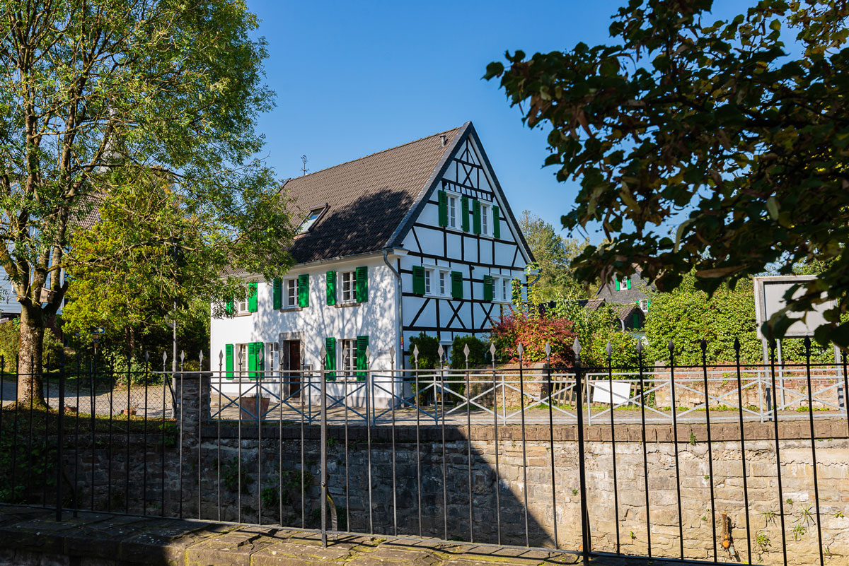 Restauriertes Fachwerkhaus an der Düssel  © Natalie Thill