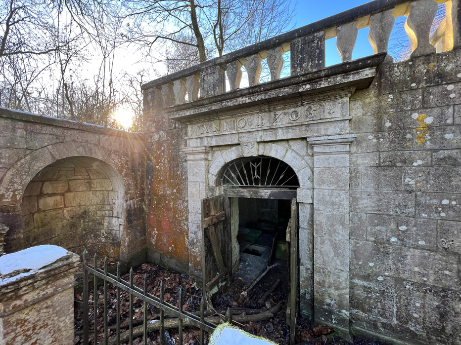 Historisches Schierpkebach-Brunnenhaus an der Burguine Langeleben © Jarle Sänger