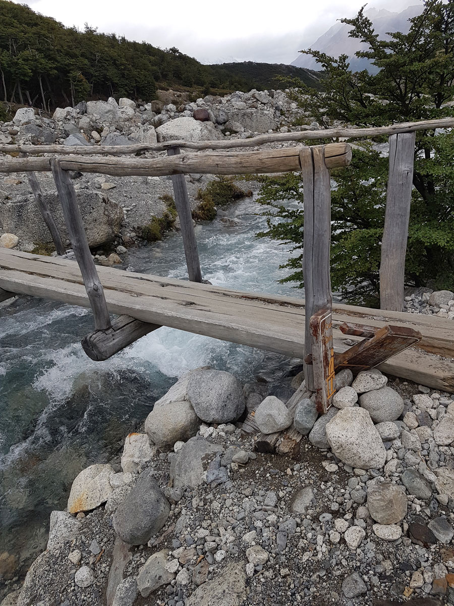 Abenteuer-Brücke über den Rio Blanco © Gudrun Doß