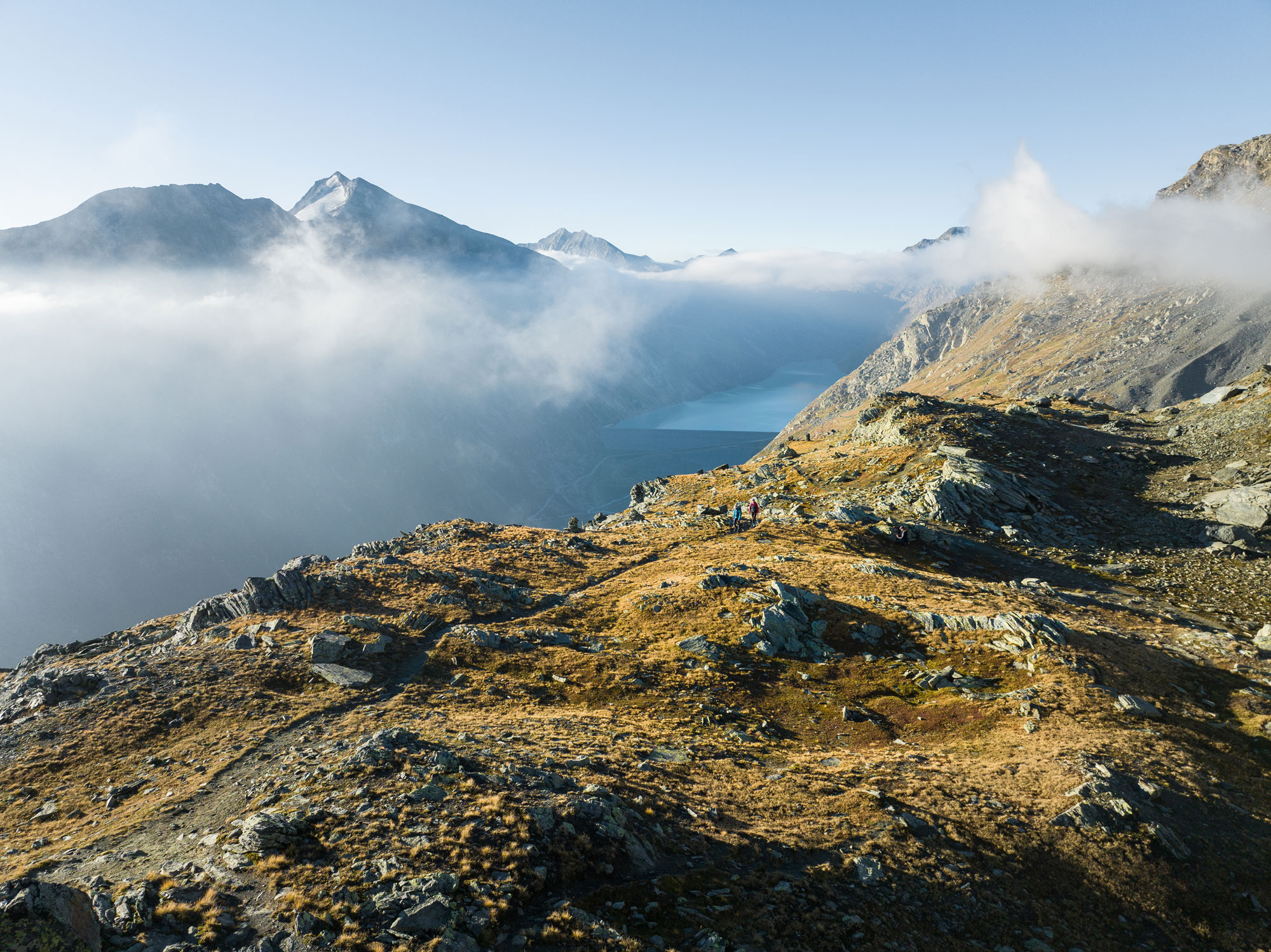 Traumhafte Aussichten hinter dem Mittaghorn auf den Mattmark © Saastal Tourismus AG/Filme von Draussen