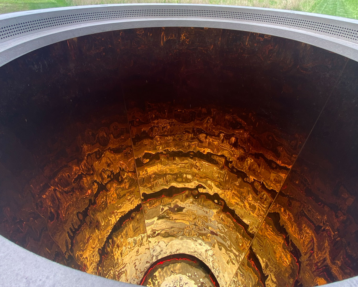 Das audiovisuelles Brunnen-Element ist Teil der Installation von Robert Wilson „Yes There No Where“