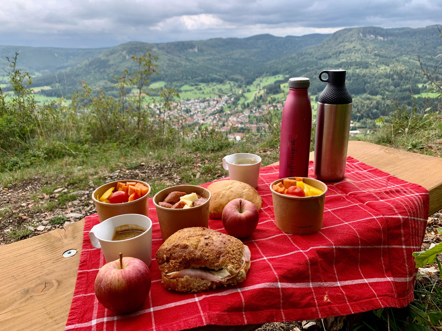 Darf beim Wandern nicht fehlen: das Picknick © Andrea C. Bayer