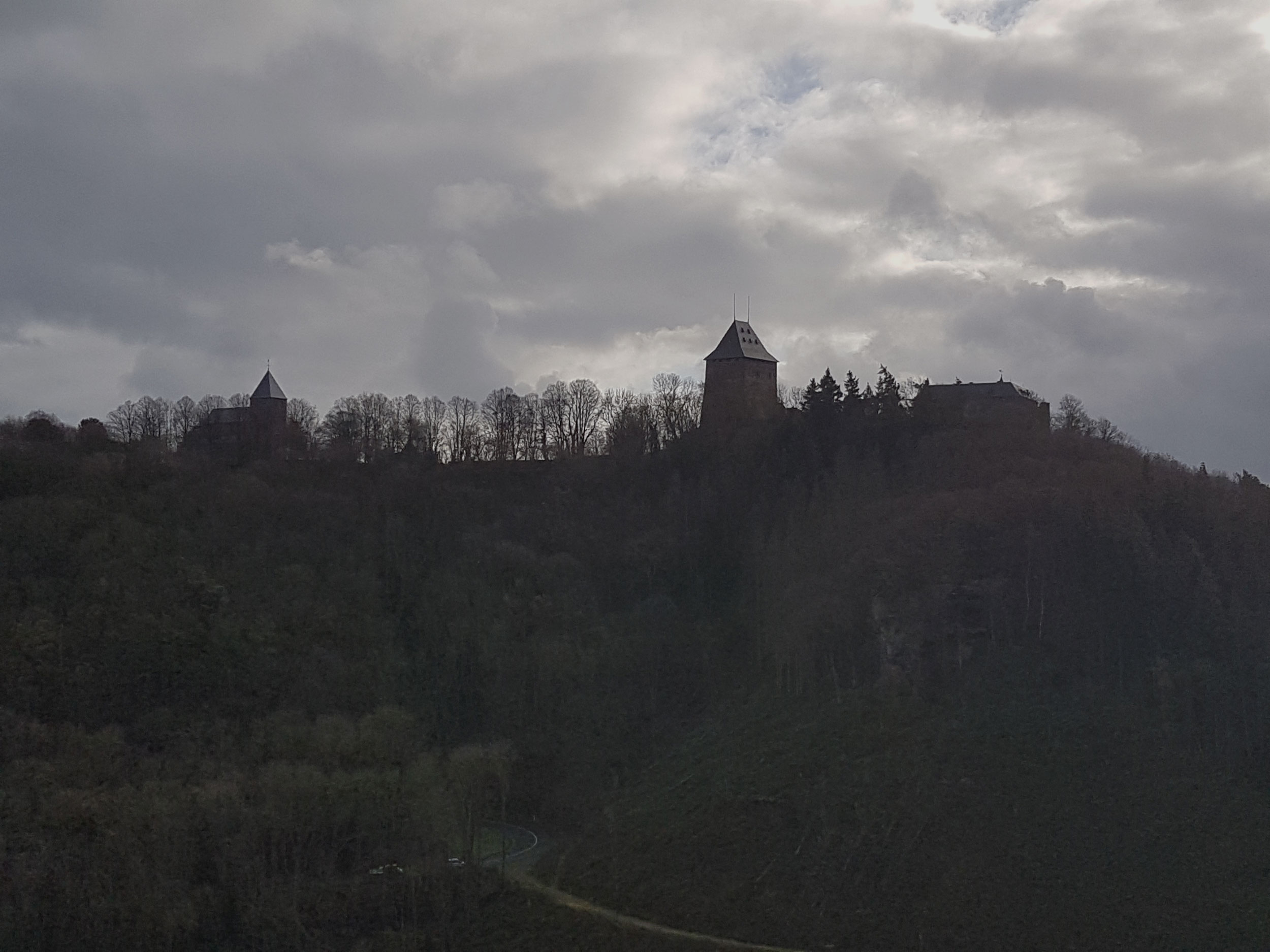 Die Burg Nideggen hat man immer wieder im Blick © Gudrun Doß