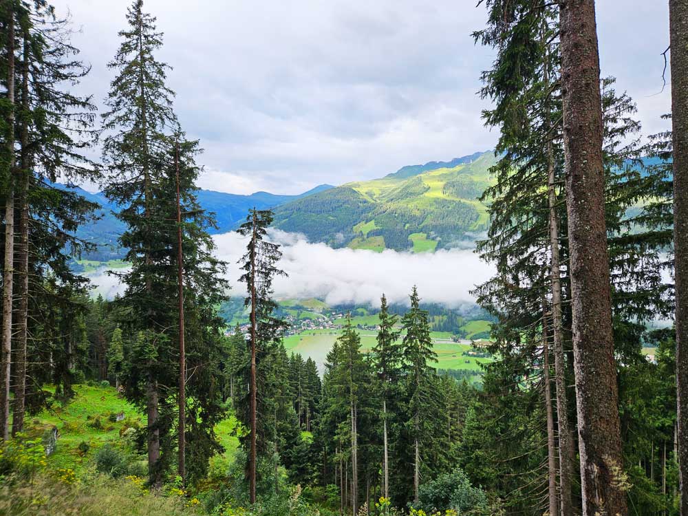 Ein Blick zurück ins kleiner werdende Bad Hofgastein © Anja Pfeffer