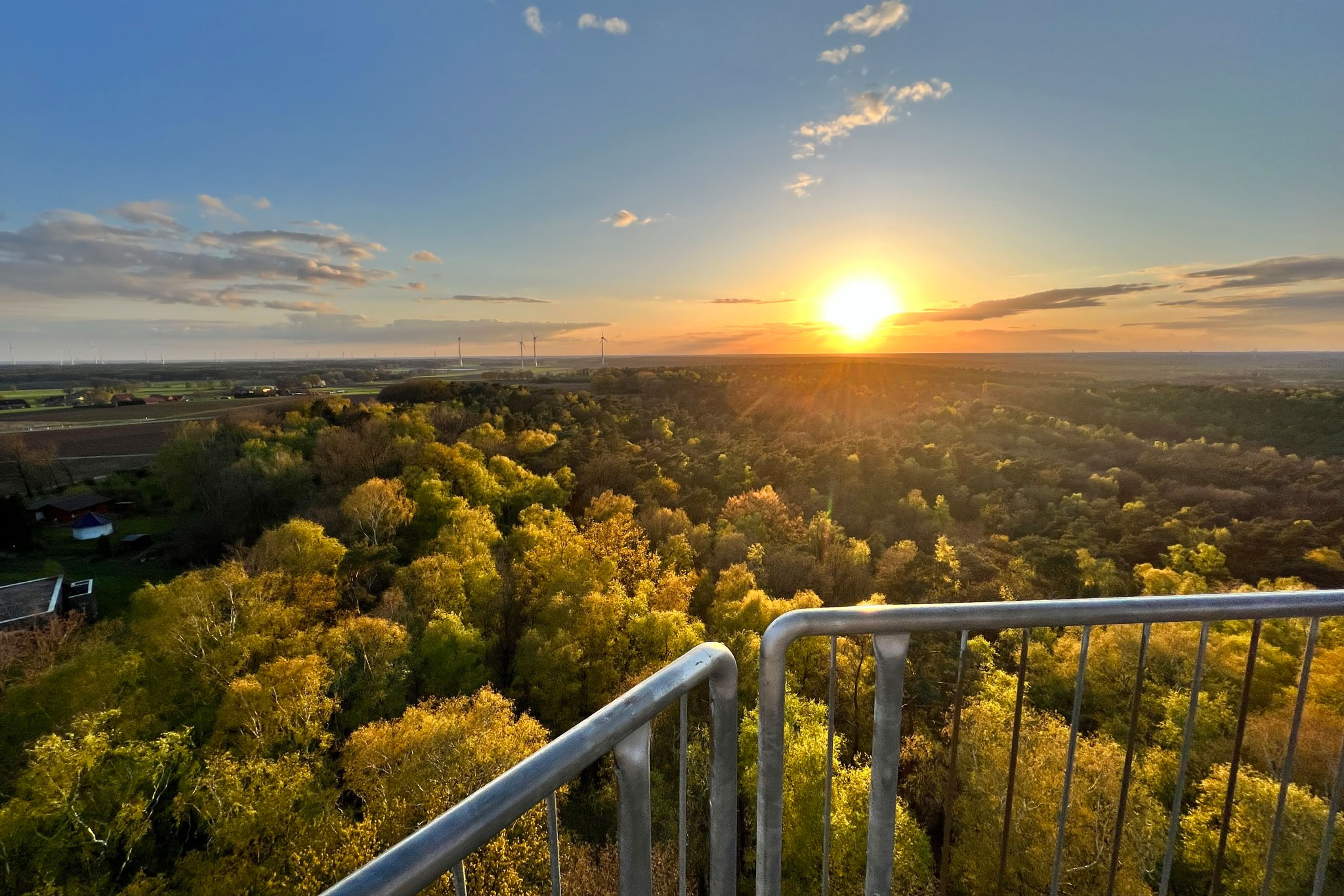 Sonnenuntergang über dem Münsterland auf dem AussichtsturmMelchenberg (Tour 1 s. unten) © Jarle Sänger
