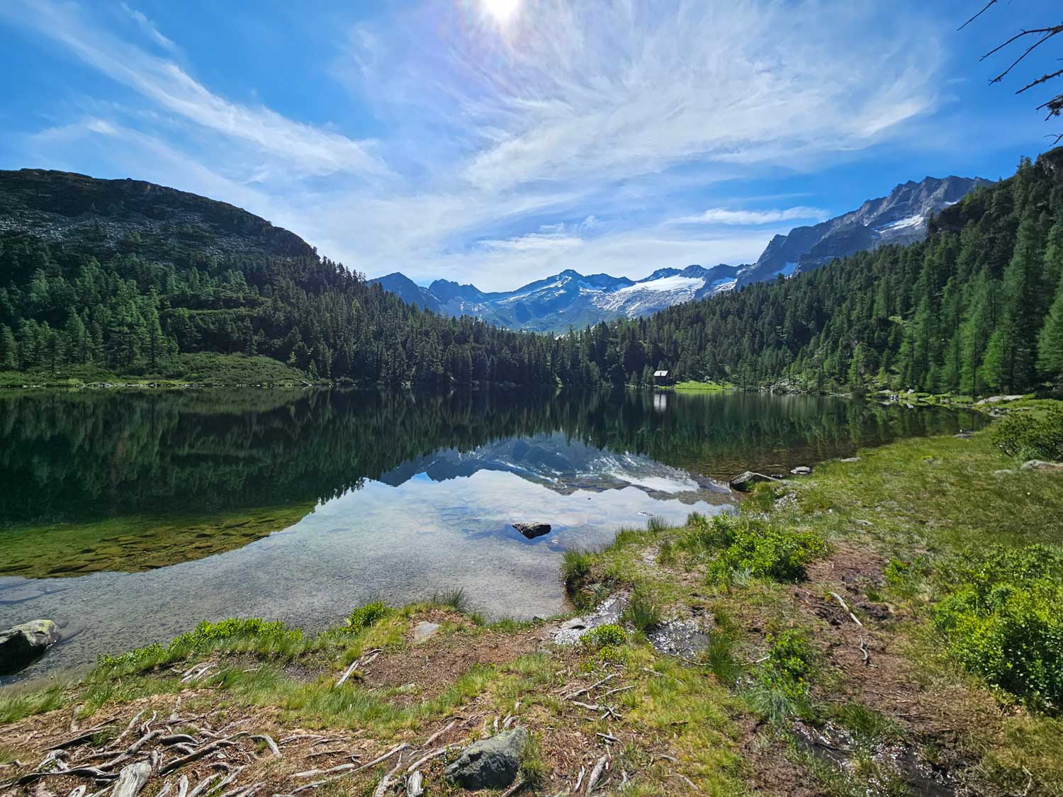 Der Reedsee spiegelt die Bergwelt wider © Anja Pfeffer