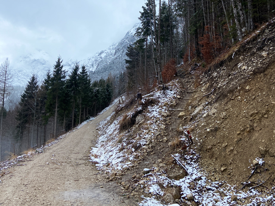 Auf dem Pfad weiter bergauf zur Feilalm
