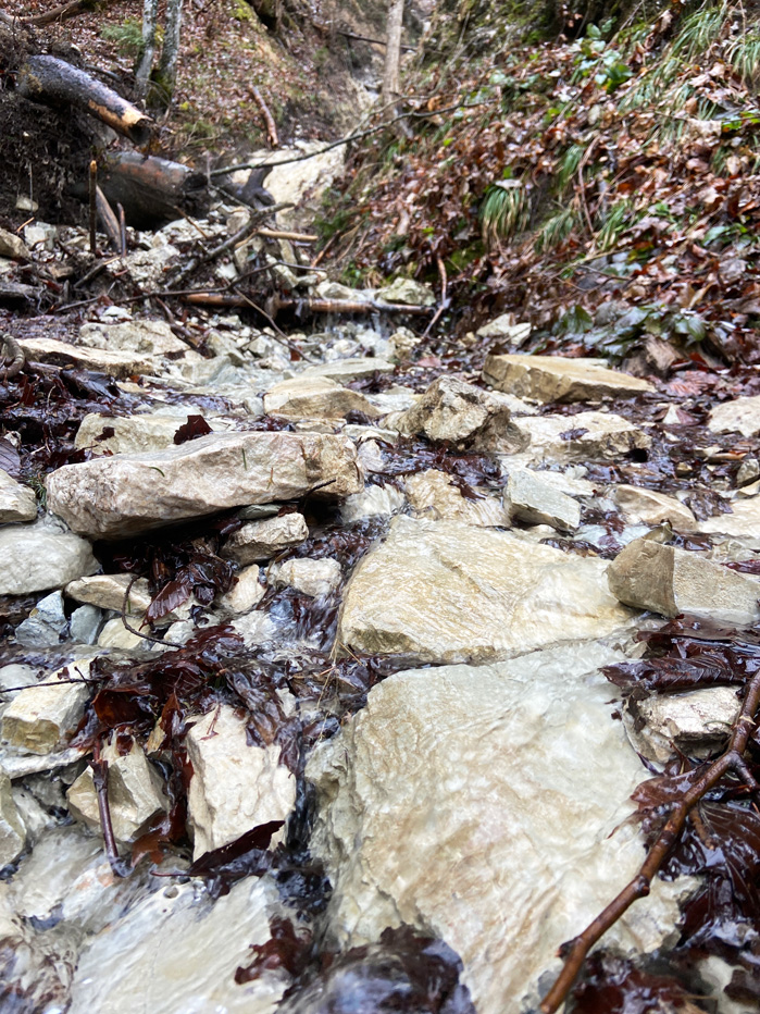 Querung des kleinen Wasserfalls