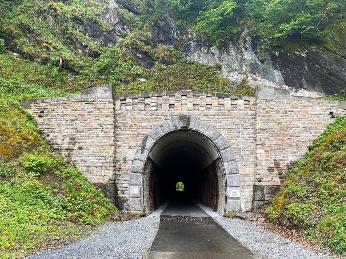 Der Eisenbahntunnel Peterslahr