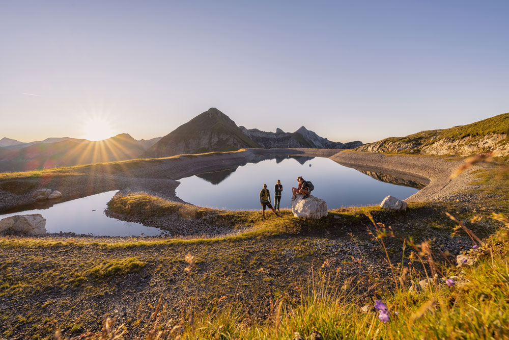 Wandern mit Berg- und Seeblick © TVB Obertauern