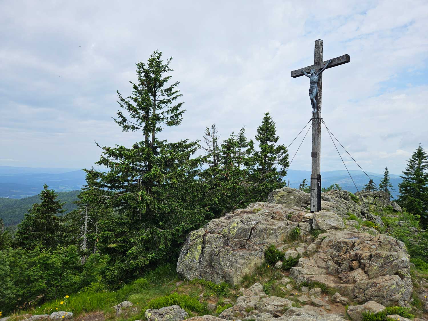 Das Gipfelkreuz am Rachel