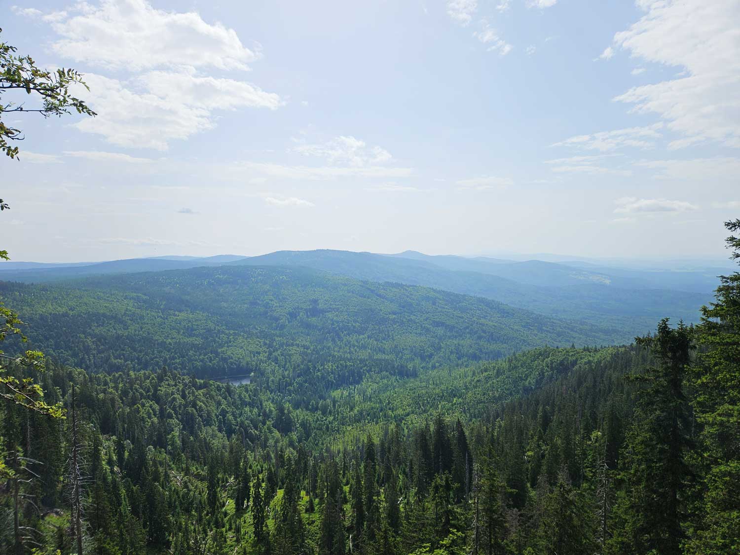Ein toller Weitblick zum Rachelsee entlohnt den Aufstieg