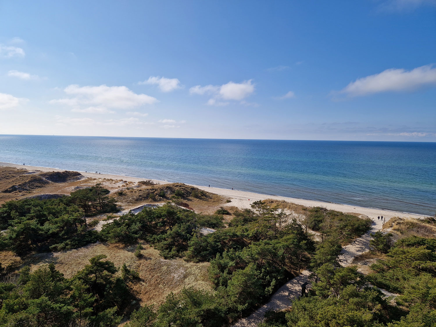 Ausblick vom Darßer Leuchtturm auf den Darßer Weststrand Alle Fotos © Svenja Walter