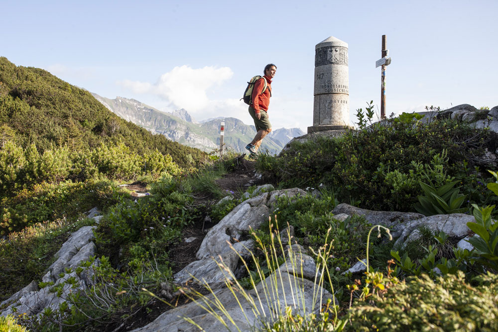 Georg Pawlata, Erfinder der neuen Alpenüberquerung,
am südlichsten Punkt Deutschlands © Klaus Kranebitter