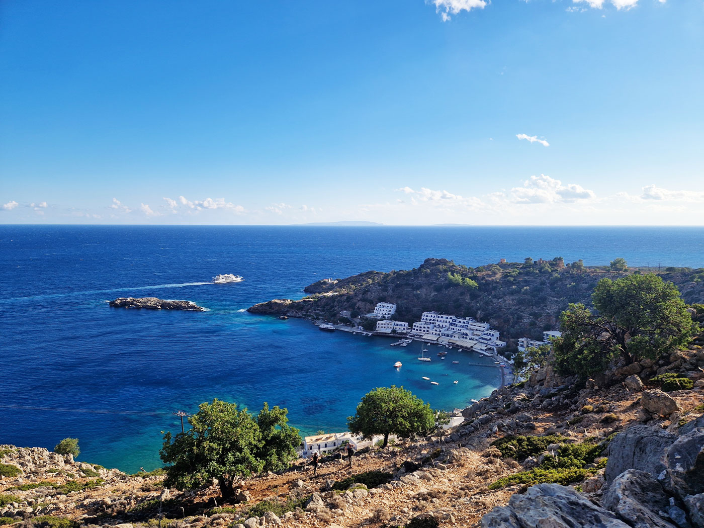 Blick zurück auf Loutro, nur zu Fuß oder per Wassertaxi erreichbar