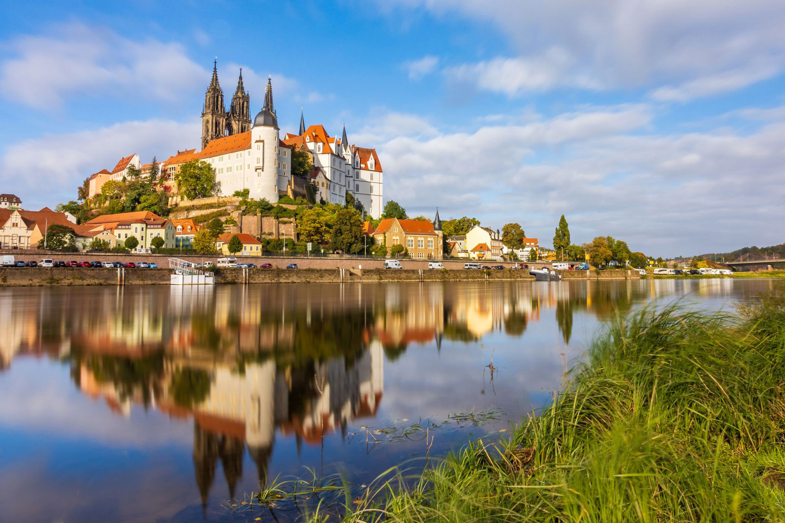 Flusslandschaft der Elbe am Dom von Meißen © Adobe Stock
