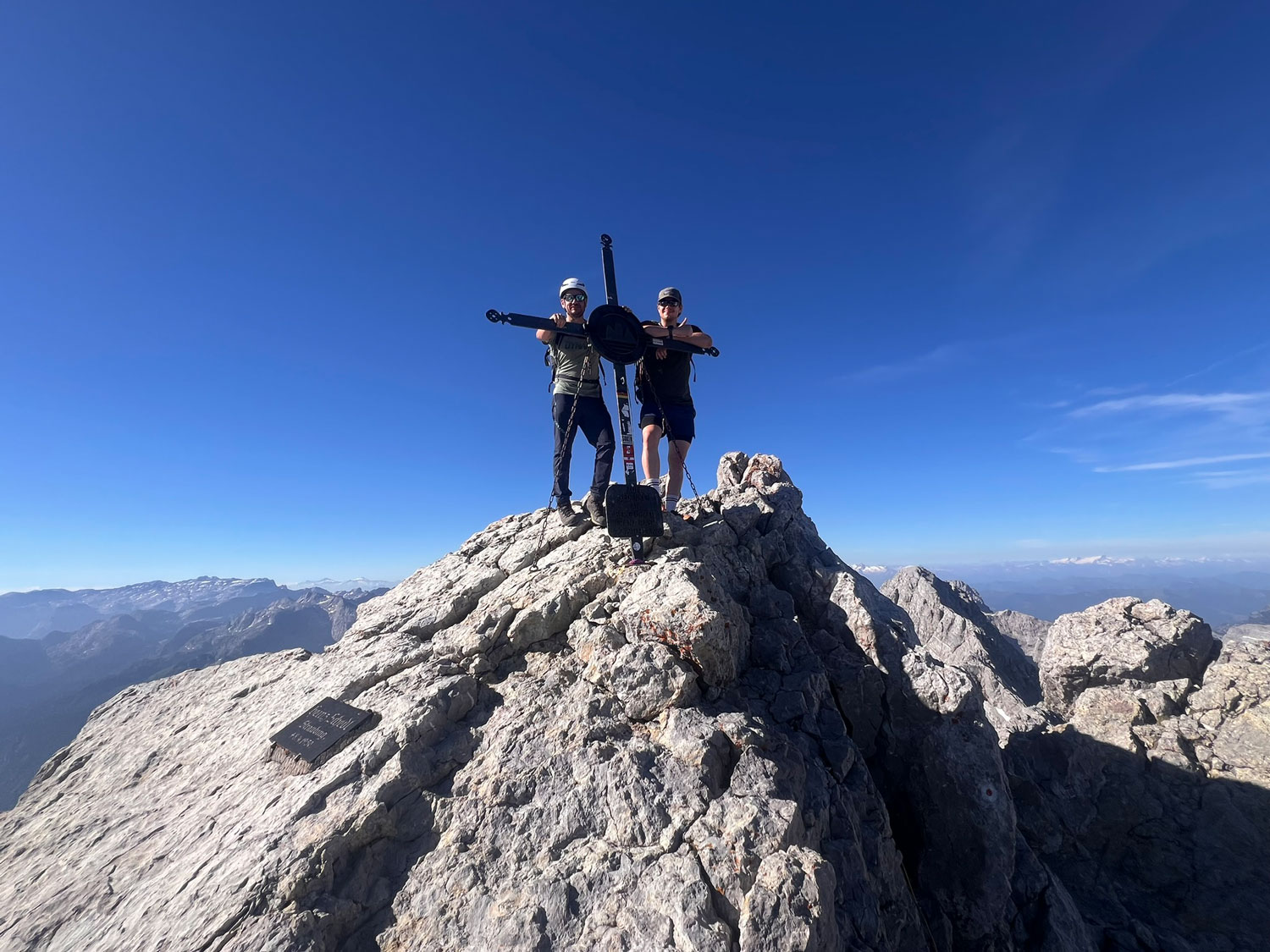 Kurzes Innehalten auf der Watzmann-Mittelspitze, aber es geht noch weiter © Jarle Sänger